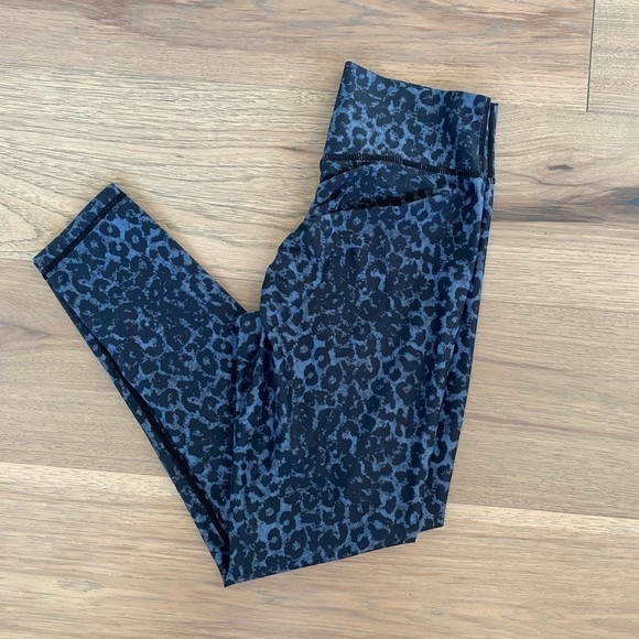 Zyia Active Womens Navy Leopard Print Athletic Workout Cropped Leggings Sz 6/8 - Picture 3 of 7